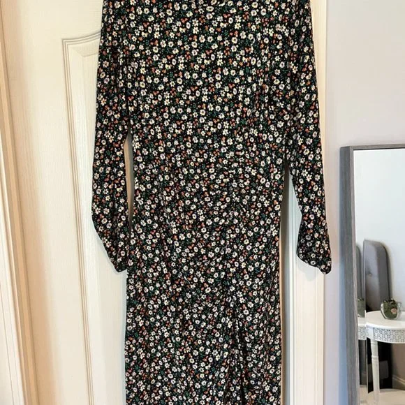 green emerald velvet dress PRIMARK. Green midi dress, size 38  Hibuy market
